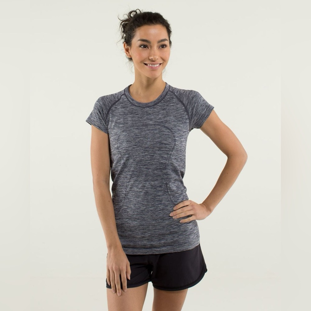 Lululemon Run: Swiftly Tech Short Sleeve
Heathered Cadet Blue Sz 8